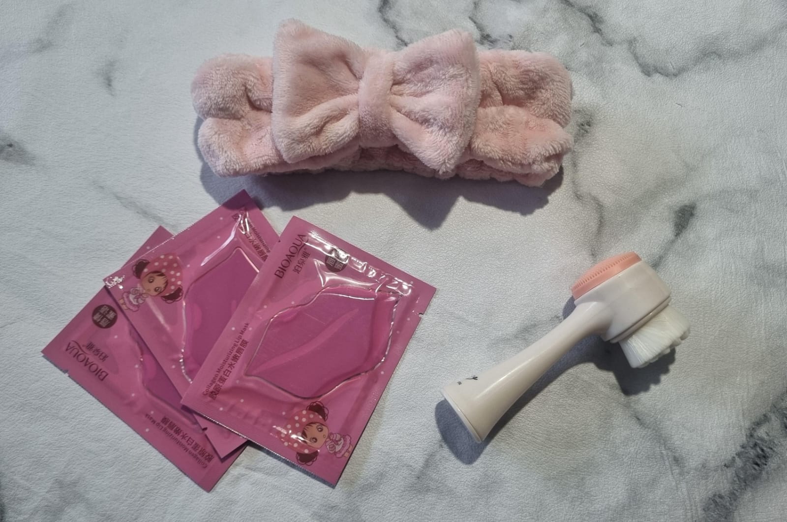 COMBO SKIN CARE - COMBO ROSA - CEPILLO DUO + VINCHA SPA + 3 MASCARILLAS DE LABIOS