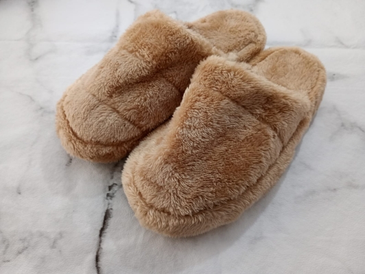 PANTUFLAS PELUCHE BEIGE - PANTUFLAS