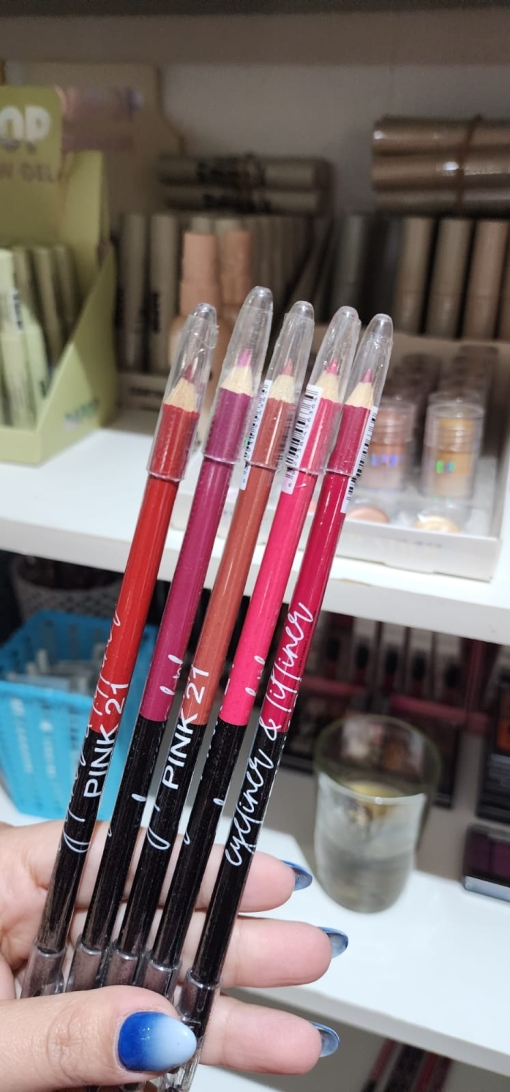 DELINEADOR EN LAPIZ NEGRO + DELINEADOR DE LABIOS PINK 21
